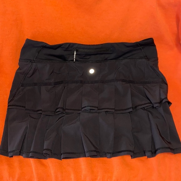 lululemon athletica Dresses & Skirts - Lululemon black skirt 8 tall